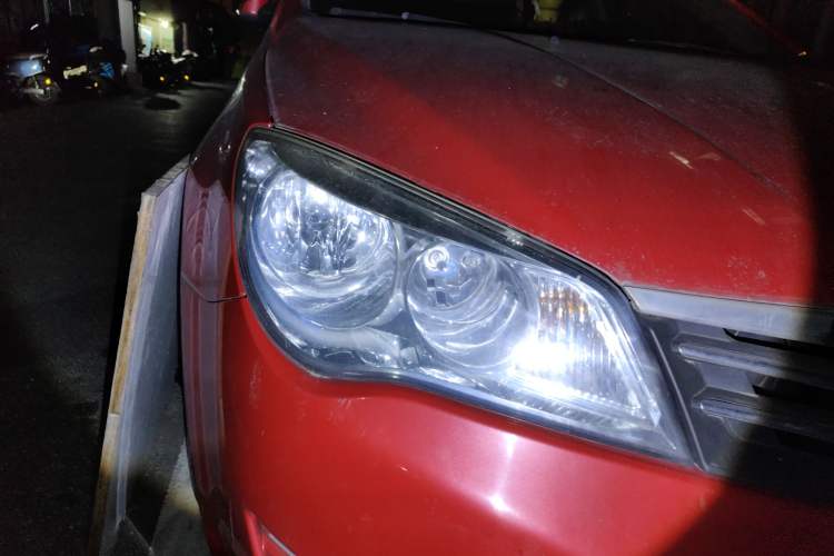 Used Roewe 350 2011 350S 1.5L Automatic Xunda Edition Right Front Headlight