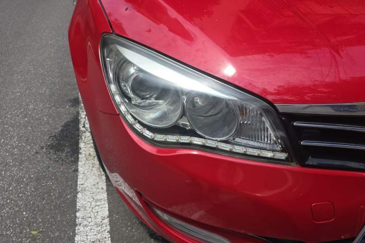 Used Roewe 350 2011 350S 1.5L Automatic Xunda Edition Right Front Headlight