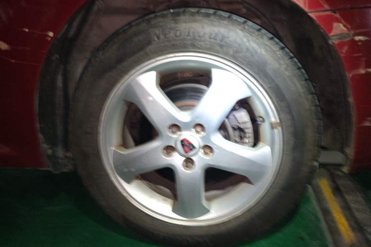 Used Roewe 350 2011 350D 1.5L Automatic Xunhao Edition Right Front Wheel Hub