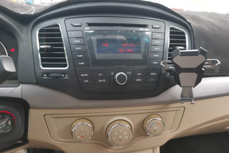 Used Roewe 350 2011 350S 1.5L Automatic Xunda Edition Audio And AC Panel