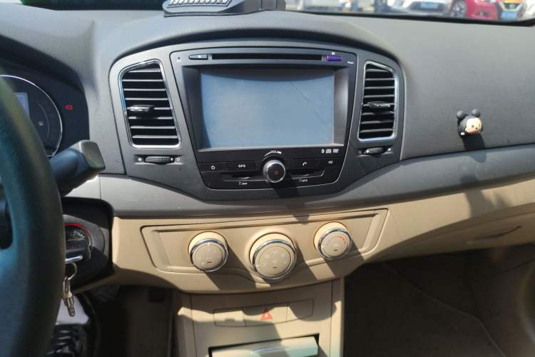 Used Roewe 350 2011 350S 1.5L Automatic Xunda Edition Audio And AC Panel