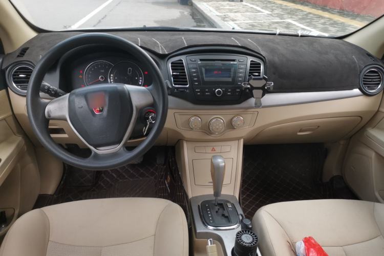 Used Roewe 350 2011 350S 1.5L Automatic Xunda Edition Center Console