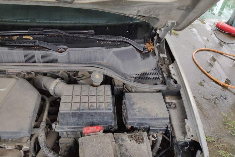 Used Roewe 350 2011 350S 1.5L Automatic Xunda Edition Engine Bay Left