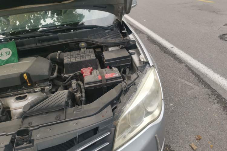 Used Roewe 350 2011 350S 1.5L Automatic Xunda Edition Engine Bay Left