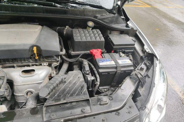 Used Roewe 350 2011 350S 1.5L Manual Xunchi Edition Engine Bay Left