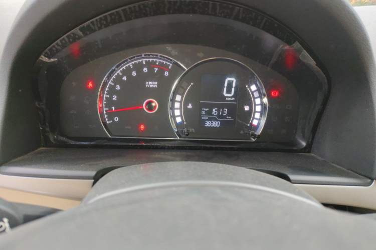 Used Roewe 350 2011 350S 1.5L Manual Xunchi Edition Odometer Close Up