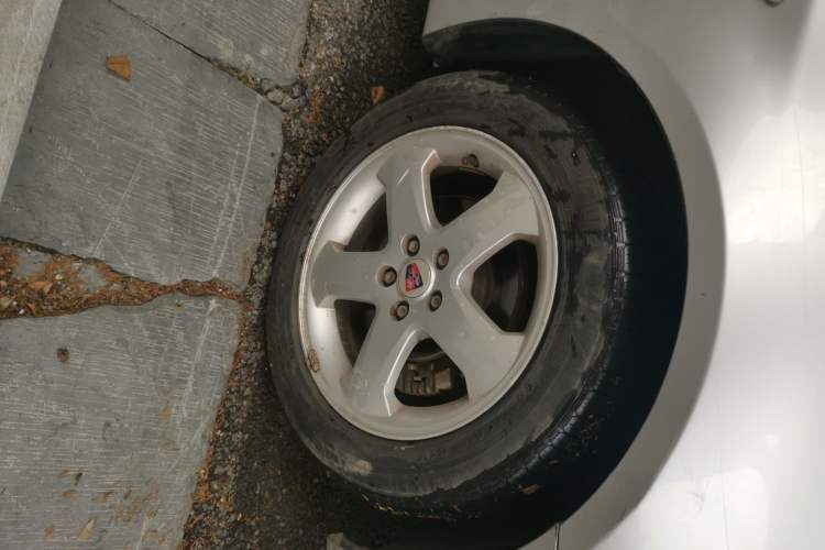 Used Roewe 350 2011 350S 1.5L Automatic Xunda Edition Right Front Wheel Hub