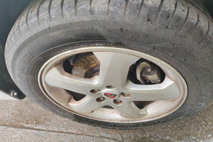 Used Roewe 350 2011 350S 1.5L Manual Xunchi Edition Right Front Wheel Hub