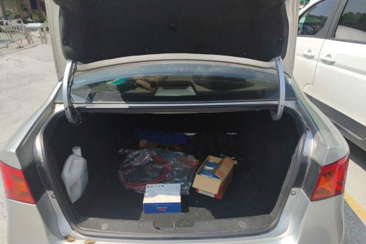 Used Roewe 350 2011 350S 1.5L Automatic Xunda Edition Trunk