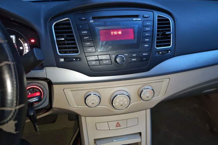 Used Roewe 350 2011 350S 1.5L Automatic Xunda Edition Audio And AC Panel