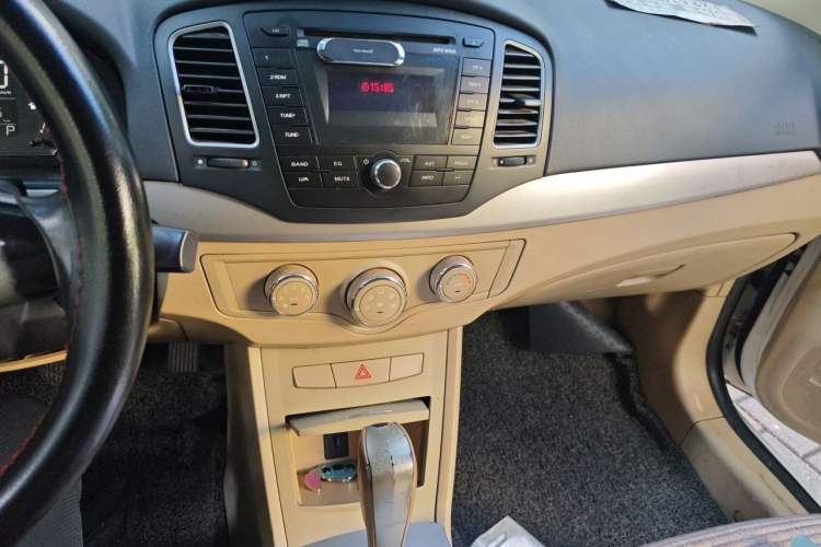 Used Roewe 350 2011 350S 1.5L Automatic Xunda Edition Audio And AC Panel