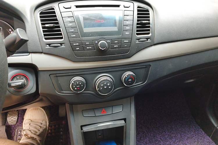 Used Roewe 350 2011 350S 1.5L Manual Xunchi Edition Audio And AC Panel