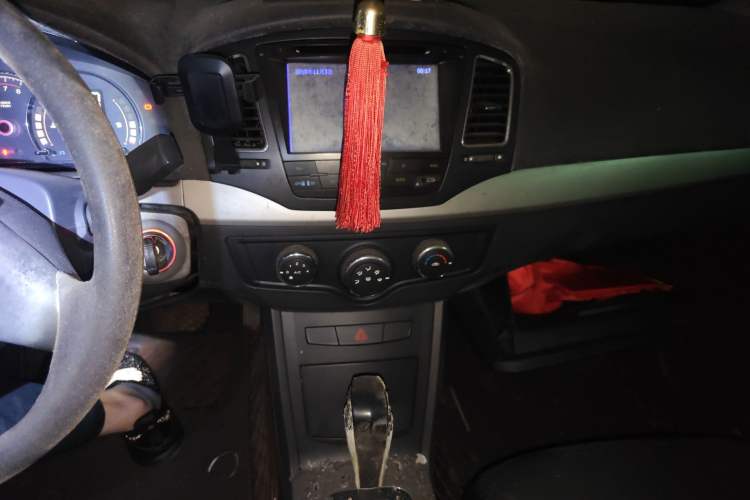 Used Roewe 350 2011 350S 1.5L Automatic Xunda Edition Audio And AC Panel