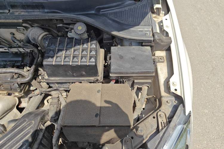Used Roewe 350 2011 350S 1.5L Automatic Xunyue Edition Engine Bay Left