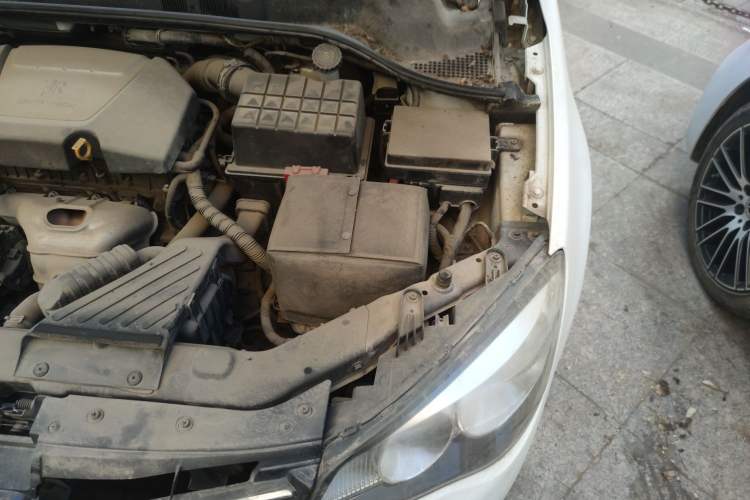 Used Roewe 350 2011 350S 1.5L Automatic Xunda Edition Engine Bay Left
