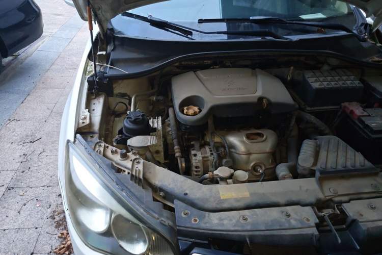 Used Roewe 350 2011 350S 1.5L Automatic Xunda Edition Engine Bay Right