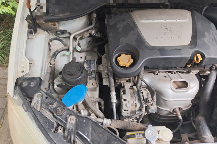 Used Roewe 350 2011 350D 1.5L Automatic Xunhao Edition Engine Bay Right