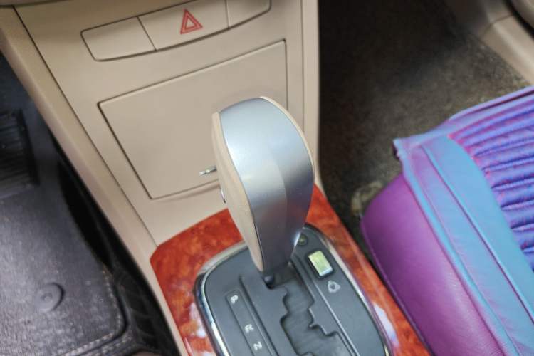 Used Roewe 350 2011 350D 1.5L Automatic Xunhao Edition Gear Lever
