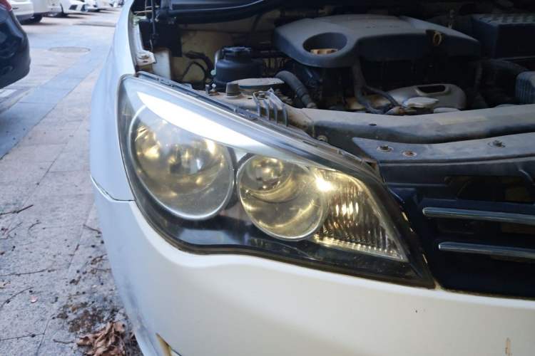 Used Roewe 350 2011 350S 1.5L Automatic Xunda Edition Right Front Headlight