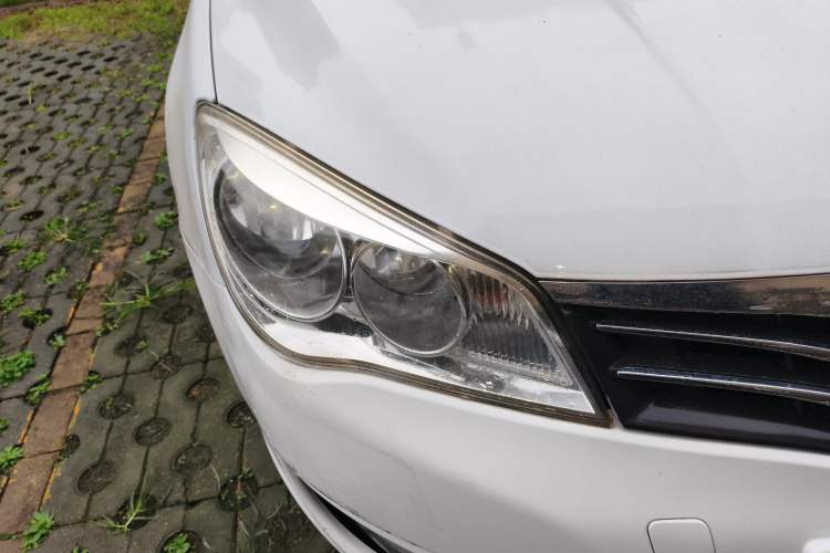 Used Roewe 350 2011 350S 1.5L Automatic Xunda Edition Right Front Headlight