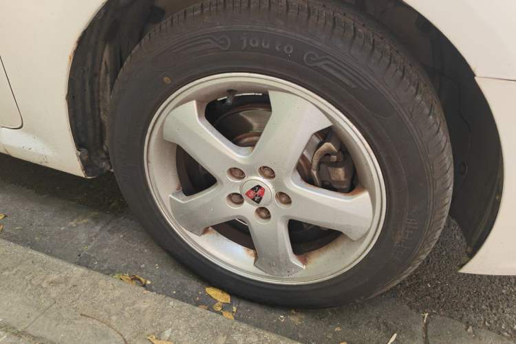 Used Roewe 350 2011 350D 1.5L Automatic Xunhao Edition Right Front Wheel Hub