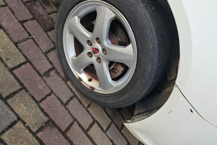Used Roewe 350 2011 350S 1.5L Automatic Xunda Edition Right Front Wheel Hub