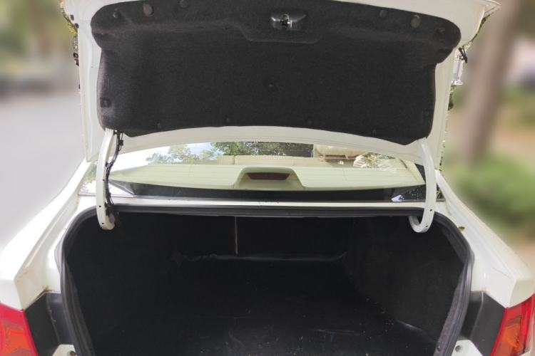 Used Roewe 350 2011 350D 1.5L Automatic Xunhao Edition Trunk