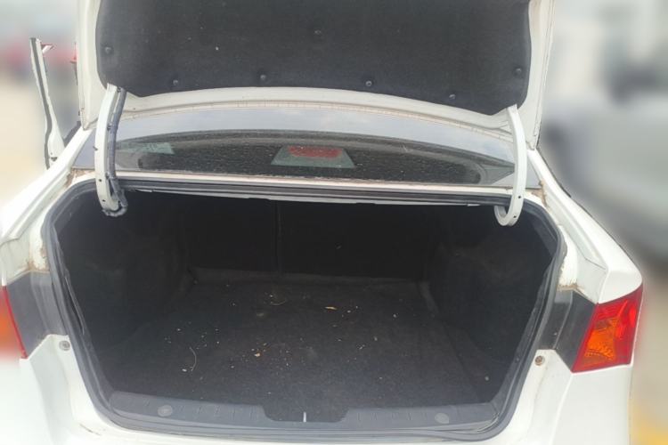 Used Roewe 350 2011 350S 1.5L Automatic Xunyue Edition Trunk