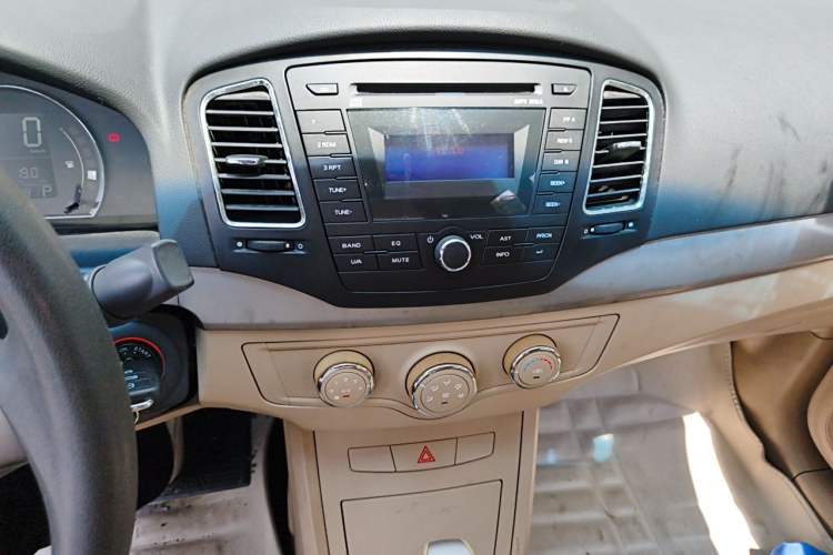Used Roewe 350 2011 350S 1.5L Automatic Xunda Edition Audio And AC Panel