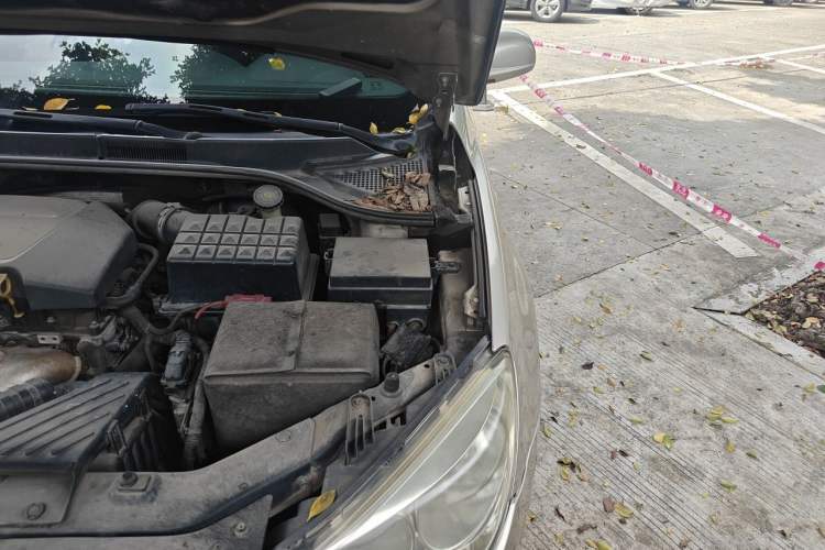 Used Roewe 350 2011 350S 1.5L Automatic Xunda Edition Engine Bay Left