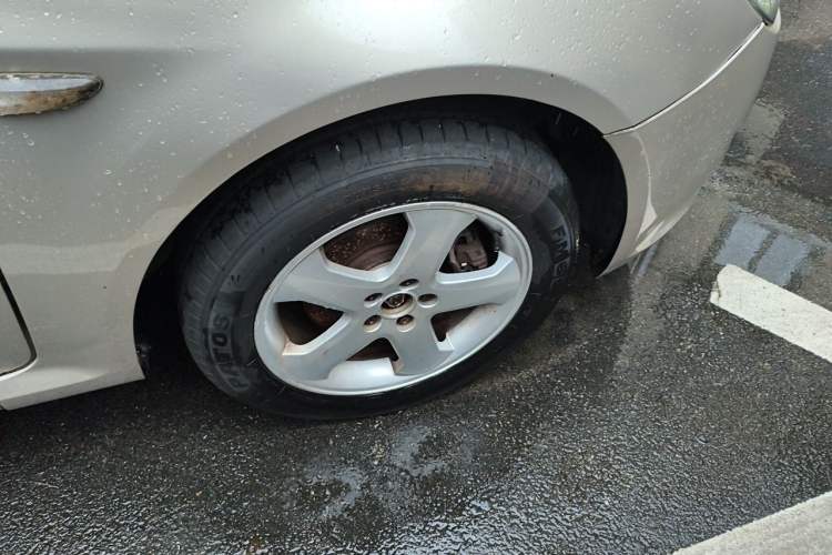 Used Roewe 350 2011 350S 1.5L Automatic Xunyue Edition Right Front Wheel Hub