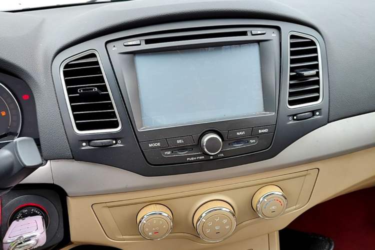 Used Roewe 350 2012 1.5L Automatic New Year Special Value Edition Audio And AC Panel