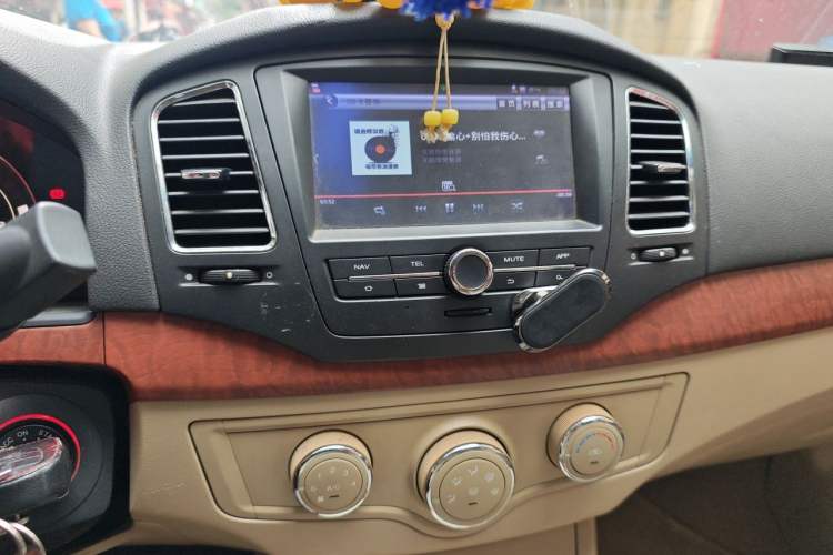 Used Roewe 350 2012 1.5L Automatic Smart Value Edition Audio And AC Panel