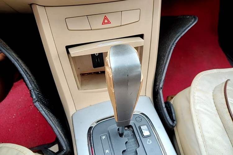 Used Roewe 350 2012 1.5L Automatic New Year Special Value Edition Gear Lever