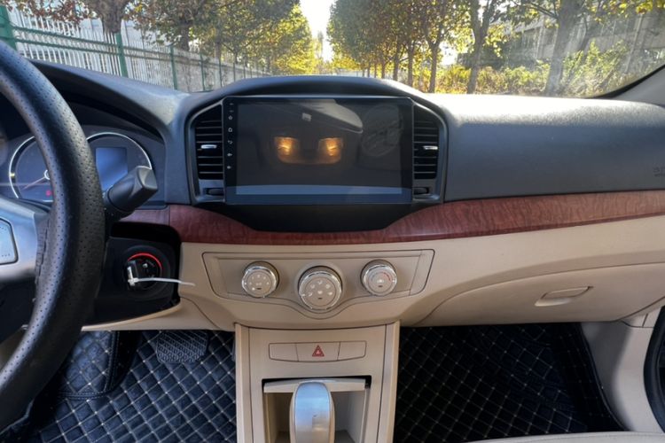Used Roewe 350 2012 1.5L Automatic New Year Special Value Edition Interior 2