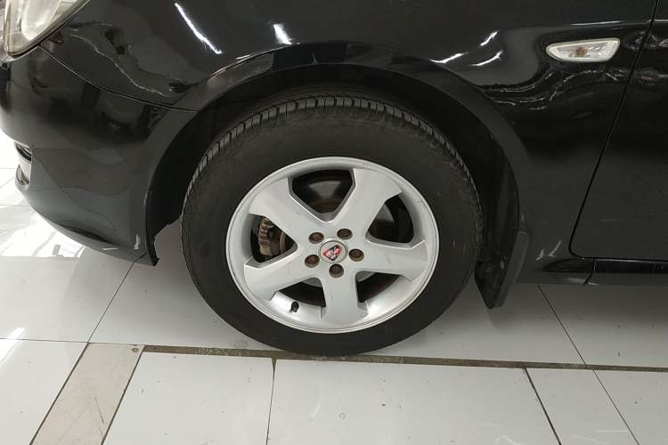 Used Roewe 350 2012 1.5L Manual New Year Special Value Edition Left Front Wheel Hub