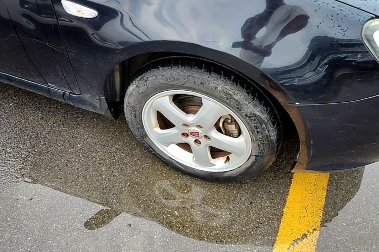 Used Roewe 350 2012 1.5L Automatic New Year Special Value Edition Right Front Wheel Hub