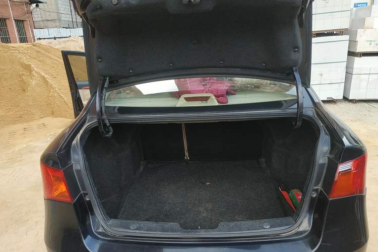 Used Roewe 350 2012 1.5L Automatic Smart Value Edition Trunk