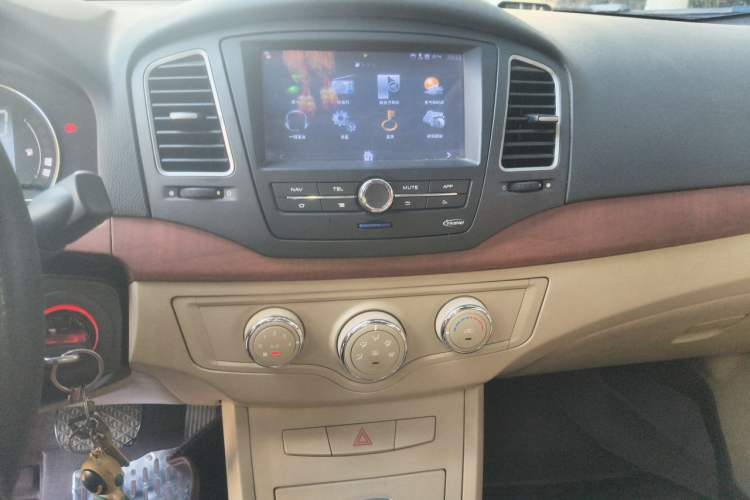 Used Roewe 350 2012 1.5L Automatic Smart Value Edition Audio And AC Panel