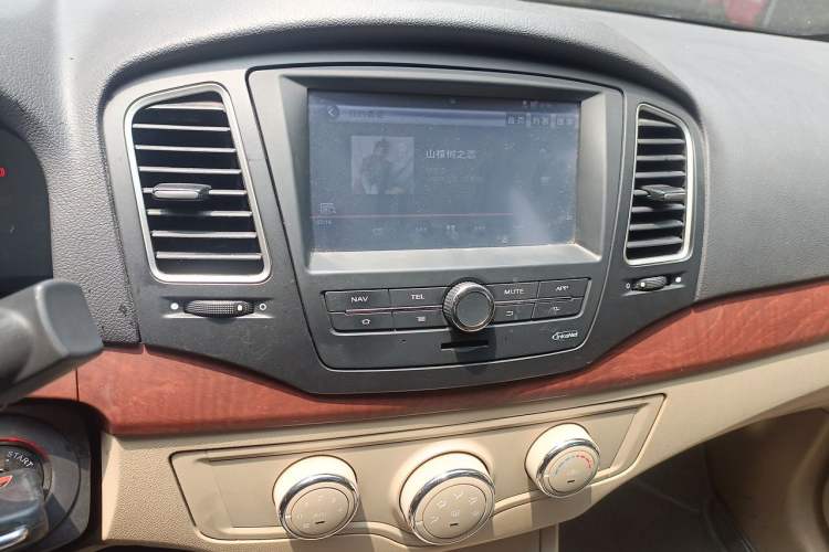 Used Roewe 350 2012 1.5L Manual New Year Special Value Edition Audio And AC Panel