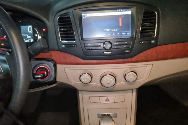 Used Roewe 350 2012 1.5L Automatic Smart Value Edition Audio And AC Panel