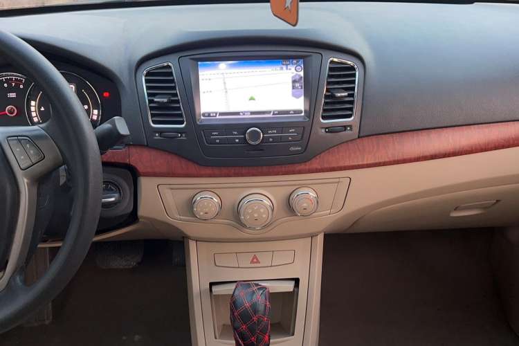 Used Roewe 350 2012 1.5L Automatic Smart Value Edition Audio And AC Panel