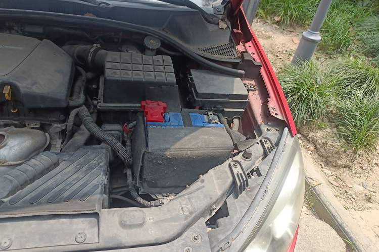 Used Roewe 350 2012 1.5L Manual New Year Special Value Edition Engine Bay Left