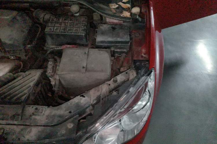 Used Roewe 350 2012 1.5L Automatic Smart Value Edition Engine Bay Left