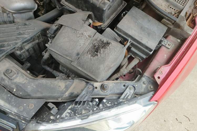 Used Roewe 350 2012 1.5L Automatic New Year Special Value Edition Engine Bay Left