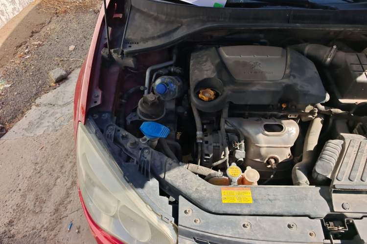 Used Roewe 350 2012 1.5L Manual New Year Special Value Edition Engine Bay Right