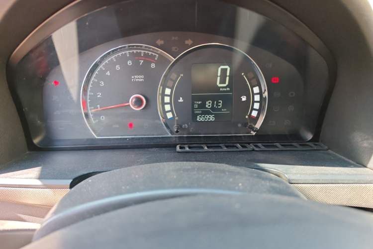 Used Roewe 350 2012 1.5L Manual New Year Special Value Edition Odometer Close Up
