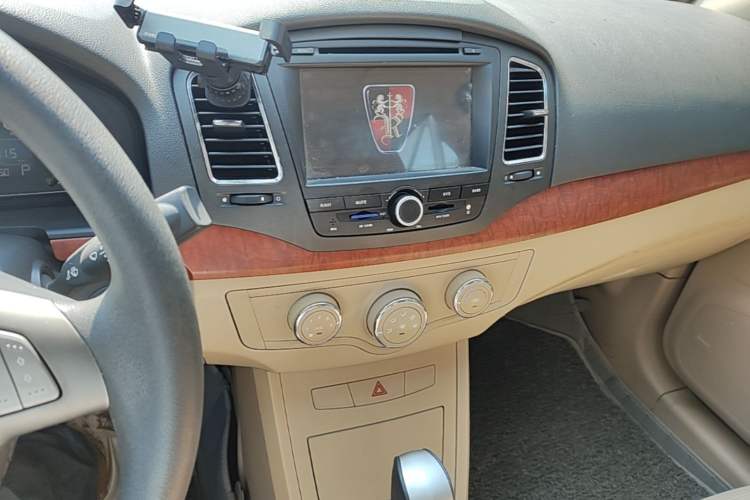 Used Roewe 350 2012 1.5L Automatic Smart Value Edition Audio And AC Panel
