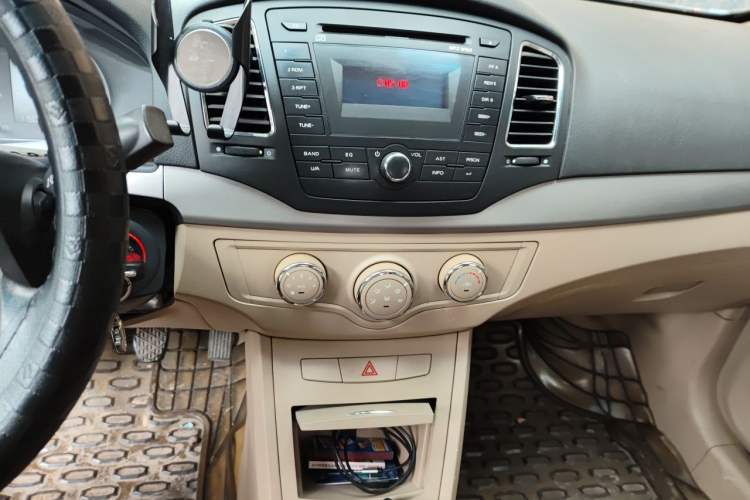 Used Roewe 350 2012 1.5L Manual Smart Value Edition Audio And AC Panel