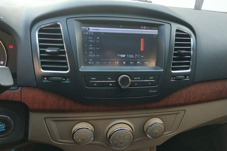 Used Roewe 350 2012 1.5L Automatic Smart Value Edition Audio And AC Panel